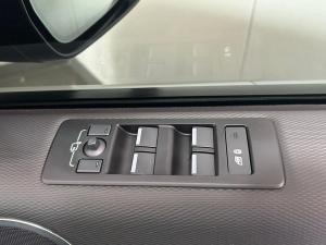 Land Rover Discovery D350 Dynamic HSE - Image 11