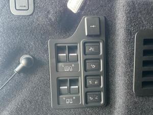 Land Rover Discovery D350 Dynamic HSE - Image 13