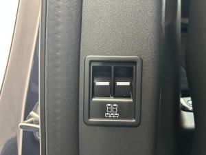 Land Rover Discovery D350 Dynamic HSE - Image 18