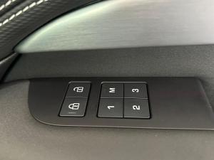 Land Rover Discovery D350 Dynamic HSE - Image 28