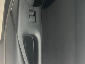 Toyota Corolla Cross 1.8 Hybrid XS - Image 21