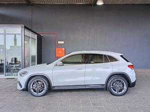 Mercedes-Benz GLA GLA200d Progressive - Image 4
