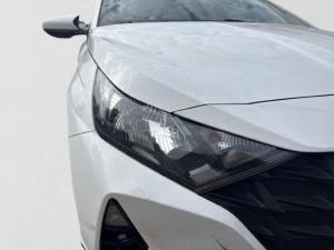 Hyundai i20 1.0T Fluid manual - Image 18