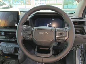 Toyota Hilux 2.8 GD-6 RB Raider X automaticXtra Cab - Image 8