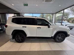 Toyota Landcruiser 300 V6 3.3D GR-S - Image 3