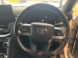 Toyota Landcruiser 300 V6 3.3D GR-S - Image 8