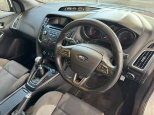 Ford Focus ST 1 - Image 10