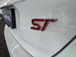 Ford Focus ST 1 - Image 14