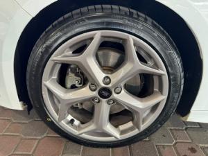 Ford Focus ST 1 - Image 15