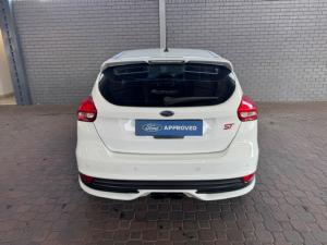 Ford Focus ST 1 - Image 4