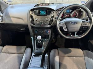 Ford Focus ST 1 - Image 9
