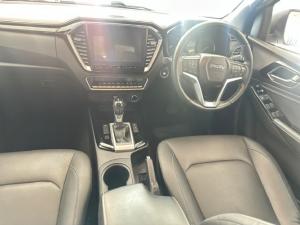 Isuzu D-Max 3.0TD double cab V-Cross 4x4 - Image 7