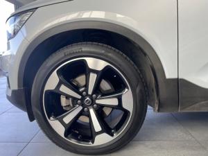 Volvo XC40 D4 AWD Momentum - Image 19