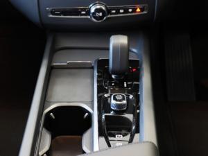 Volvo XC60 T8 Recharge AWD R-Design - Image 17