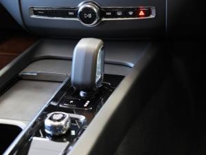Volvo XC60 T8 Recharge AWD R-Design - Image 20