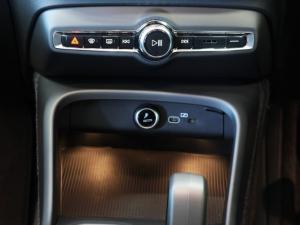 Volvo XC40 B3 Essential - Image 16