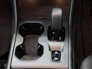 Volvo XC40 B3 Essential - Image 18