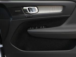 Volvo XC40 B4 Plus Dark - Image 22