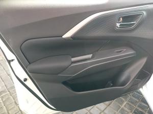 Suzuki Swift 1.2 GLX auto - Image 13