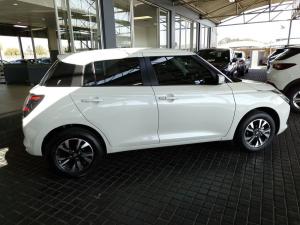 Suzuki Swift 1.2 GLX auto - Image 8