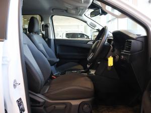 Volkswagen Amarok 2.0TDI double cab Life 4Motion auto - Image 13