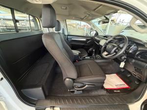 Toyota Hilux 2.4GD-6 Xtra cab Raider manual - Image 14