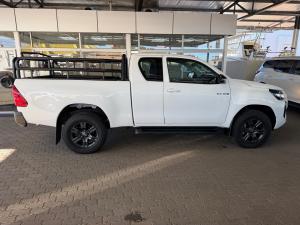 Toyota Hilux 2.4GD-6 Xtra cab Raider manual - Image 3