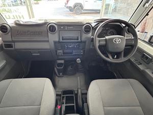 Toyota Land Cruiser 79 2.8GD-6 single cab manual - Image 6