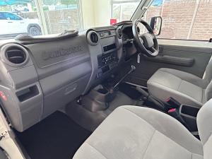 Toyota Land Cruiser 79 2.8GD-6 single cab manual - Image 7