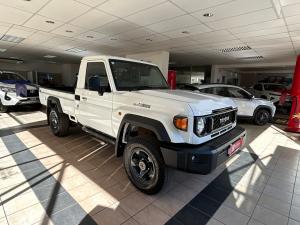 Toyota Land Cruiser 79 2.8GD-6 single cab manual - Image 1