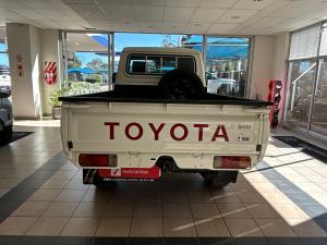 Toyota Land Cruiser 79 2.8GD-6 single cab auto - Image 5