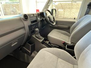Toyota Land Cruiser 79 2.8GD-6 single cab auto - Image 7