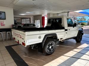 Toyota Land Cruiser 79 2.8GD-6 single cab auto - Image 2