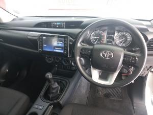 Toyota Hilux 2.4GD-6 single cab 4x4 Raider manual - Image 6
