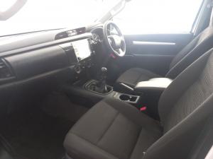 Toyota Hilux 2.4GD-6 single cab 4x4 Raider manual - Image 7