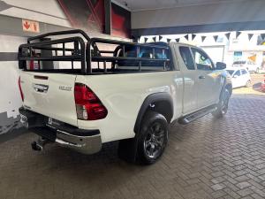 Toyota Hilux 2.4GD-6 Xtra cab Raider manual - Image 2