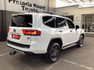 Toyota Land Cruiser 300 3.3D GR-Sport - Image 2