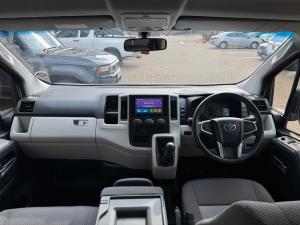 Toyota Quantum 2.8 LWB panel van manual - Image 6