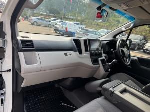 Toyota Quantum 2.8 LWB panel van manual - Image 7