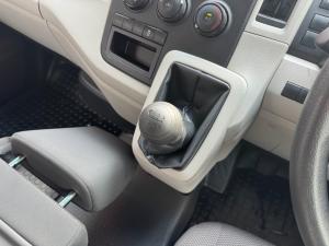 Toyota Quantum 2.8 LWB panel van manual - Image 12