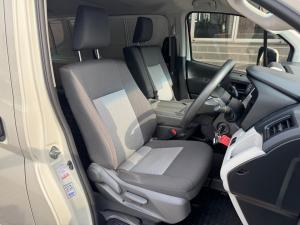 Toyota Quantum 2.8 LWB panel van manual - Image 14
