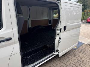 Toyota Quantum 2.8 LWB panel van manual - Image 15