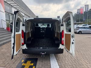 Toyota Quantum 2.8 LWB panel van manual - Image 16
