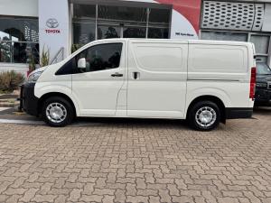 Toyota Quantum 2.8 LWB panel van manual - Image 20