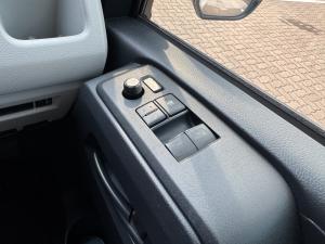 Toyota Quantum 2.8 LWB panel van manual - Image 22