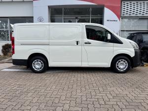 Toyota Quantum 2.8 LWB panel van manual - Image 3