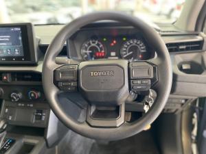 Toyota Hilux 2.4 GD-6 Raider 4X4 automaticD/C - Image 8