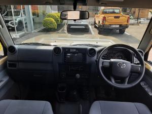 Toyota Land Cruiser 79 2.8 GD-6D/C - Image 6