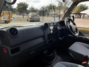 Toyota Land Cruiser 79 2.8 GD-6D/C - Image 7