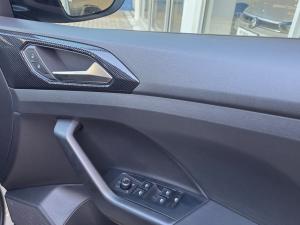 Volkswagen T-CROSS 1.0 TSI R-LINE DSG - Image 16